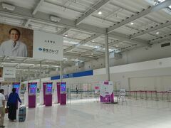 無料バスで関西空港第二ターミナルに行くと、今年ＬＣＣ専用国際線ターミナルができたため国内線ターミナルは閑散としていました。