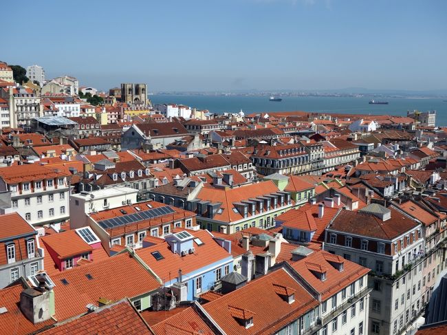 サンタ・ジュスタのエレベーターで昇った塔の上からの眺め。１５時過ぎに行ったが、待っている人が多く30分以上待った。しかし個人的には、眺めは決して悪くないものの、他の無料展望台からの眺めとそんなにそん色ないと思った。尚、エレベーターは乗り放題交通券があれぱ無料で乗れるが、展望台への入場料は別途徴収される。