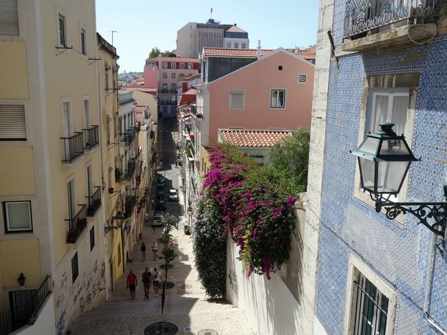 坂沿いの狭い小道が多いリスボン