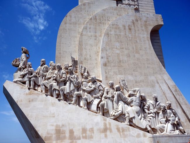 ベレン地区にある大航海時代の英雄の姿が彫られた発見のモニュメント。一時期ポルトガルが世界に名だたる偉大な国であった事を思わせてくれる。日本でもヴァスコ・ダ・ガマ、マゼラン、ザビエル等が皆が良く知る有名な人物だ。