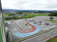 八風山トンネルをくぐり、長野県に入ると、予報通り雨は降っていなかった。

そして、佐久平ＰＡと直結したハイウエイオアシスに到着する。