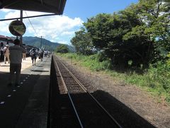 「徳佐駅」10時53分に着いたので、
お弁当は食べかけのまま箸を置いてホームに出ました。