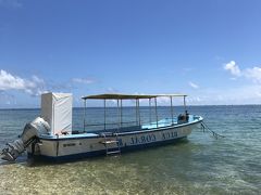 海がとてもキレイなので楽しみ。
車が他の参加者を拾いに行っている間、海辺で貝拾い。