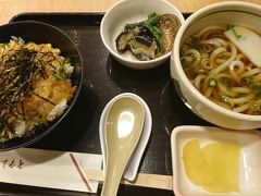 伊丹空港を出発する前、空港のレストランで朝食をとり、羽田へフライト！