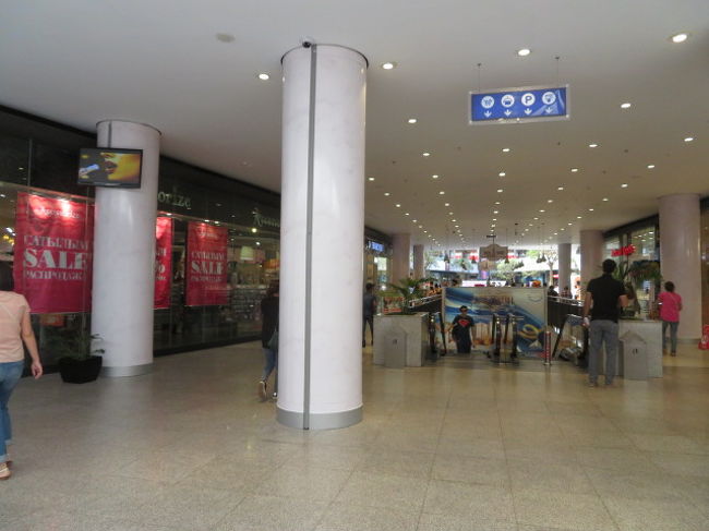 ハーンシャティール内、大きなショッピングセンターです、ここにあるインホメーションでアスタナ万博の2日分入場券を前売り料金で買いました