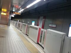 目の前で、電車が行ってしまい誰もいないホーム( ；∀；)