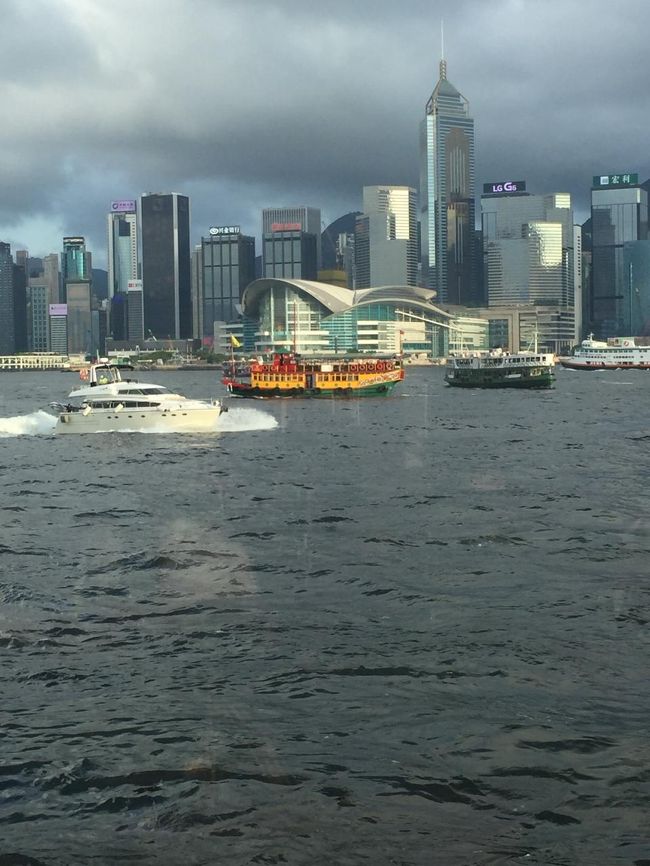 挨拶代わりに2.5ドルの贅沢な航海を楽しむ。