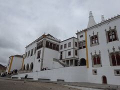 12：10　シントラヴィラ

2本の煙突が印象的な王宮