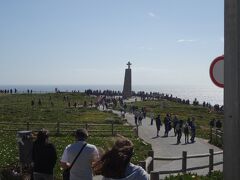 16：40　ユーラシア大陸最西端　ロカ岬

人と風がすんごい。