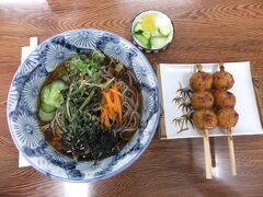 　昼食はもうお約束の蕎麦と五平餅。