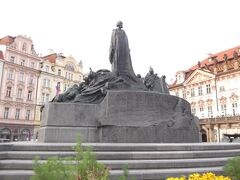 チェコの英雄・フス像
