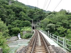 土合駅で時間を使いすぎましたが、出発します

(反則？ぽい構図ですが、歩きながら撮影しており、線路内では立ち止まっておりません) 