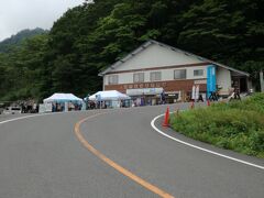 再び、谷川岳登山センターに戻ってきました

スタンプラリーの記念として、谷川岳の水と高山植物図鑑などをいただきました

それにしても、410円しか地元に落としていないので、今回の私の旅では、地元はかなりの赤字になっていると思われます