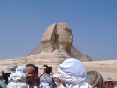 スフィンクス像
世界最大のスフィンクス像で、高さ２０ｍ、長さ５７ｍもあります。
