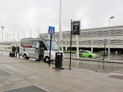 バスでふたたびスタヴァンゲルの空港まで戻ってきました！今回はスチューデントか聞かれなかった…残念。いやスチューデントじゃないから当然なんですけど。