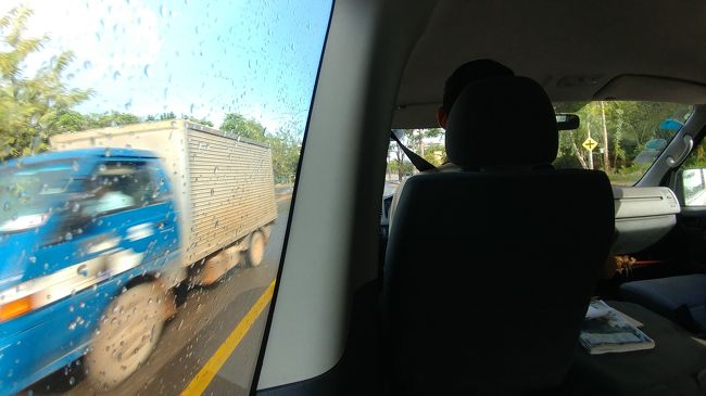 左ハンドル、右側走行！<br /><br />なんかめちゃ怖い。