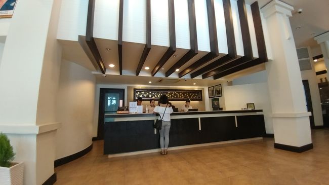 日本人スタッフも２人とか？<br /><br />ローカルのスタッフ、若い人ばかりやけどテキパキ笑顔でとても気持ちよい。