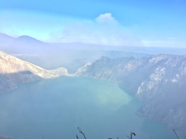 しかしイジェン湖はとても美しい！母もハードだったけれど、この景色には満足したようで良かった。