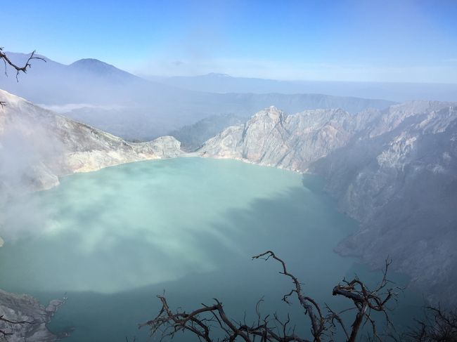 母には頂上で休んでいてもらって、私はもう少し歩いて周った。どの角度も景色にそれほど変わりは無いけれど、綺麗だった。