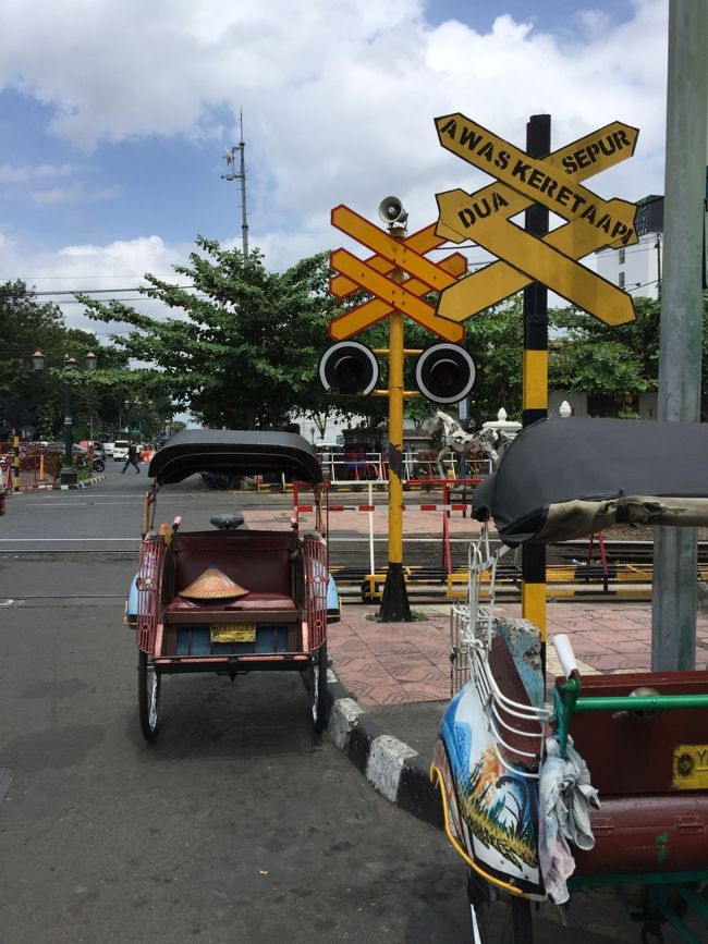 翌朝市内散策。まだ人も少ないし、観光用とはいえ馬車なども走っていて良い感じ。<br />