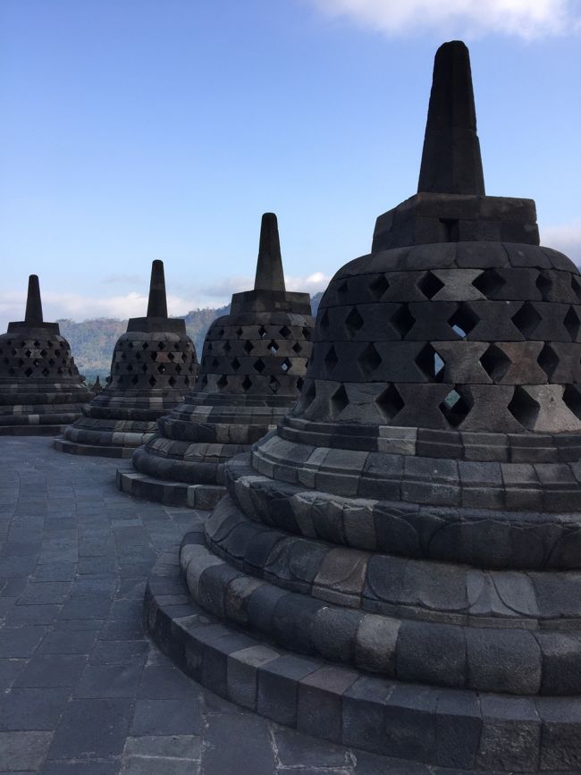 ジョグジャカルタに来た目的はこのボロブドゥールを見るため。