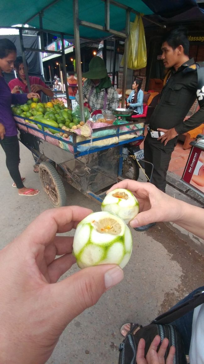 コレは初めての体験！<br />チリ入の塩、みかんの皮剥いてくれて、入れて優しくモミモミしながら吸うの^^<br />1㌔1usdかな？