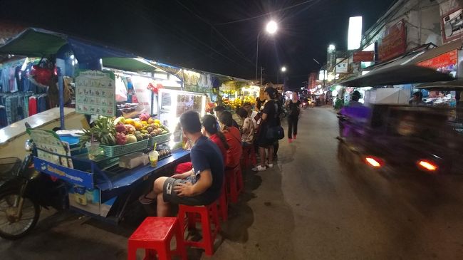 Old market あたり。<br /><br />もうちょいなんか食べたいな