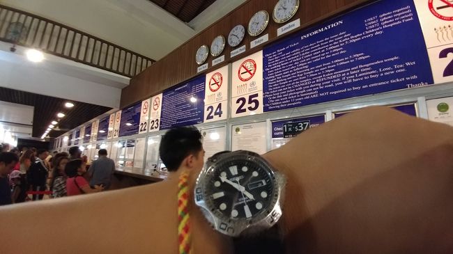 遺跡パス 一日券 顔写真付き  37usdなり。<br /><br />4:00amから開いてるときいたが、5:00amに開きます。