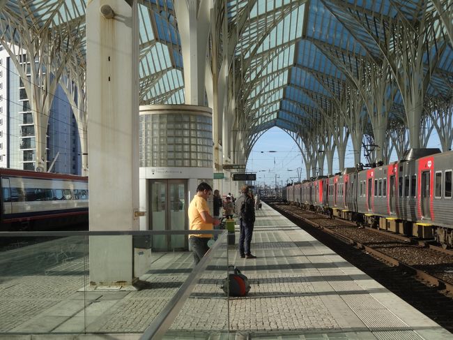 オリエンテ駅　<br />リスボンの玄関駅。モダンで綺麗な駅です。