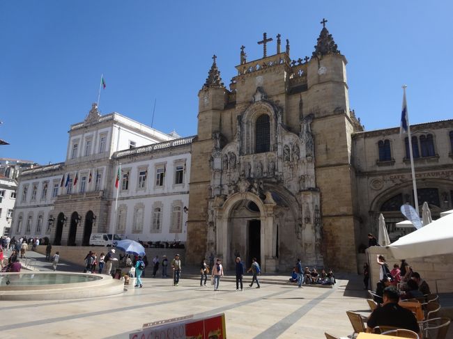 サンタクルス修道院と5月8日広場