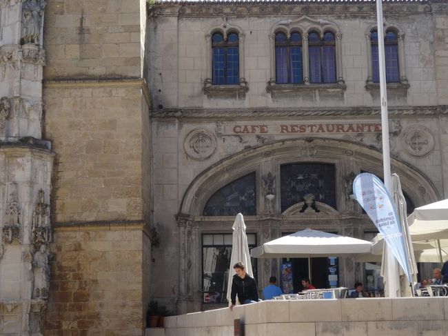 修道院横にはCAFEがあり、地元の学生らしき人々で賑わっておりました。<br />私もコーヒーをゲット！！