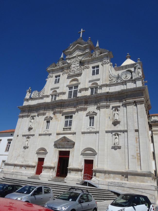 小道が多くあり、地図見ながらでも自分の位置を失います。<br />旧カテドラルを目指していたら、新カテドラルに到着(´・ω・`)