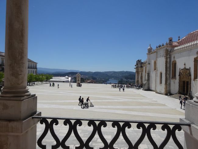 くぐって左側（南側）は建物が無く見晴らしがすばらしい。<br />こんなところで勉強出来たら、、、、、、、頭良く、、、、ま、自分が現役生だったら勉強しません(´・ω・`)