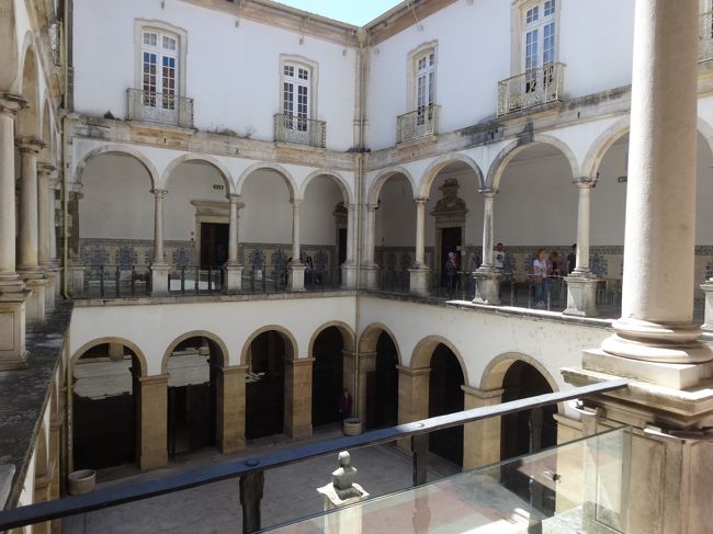 それほど広くはないので、30分あれば見て回れます。