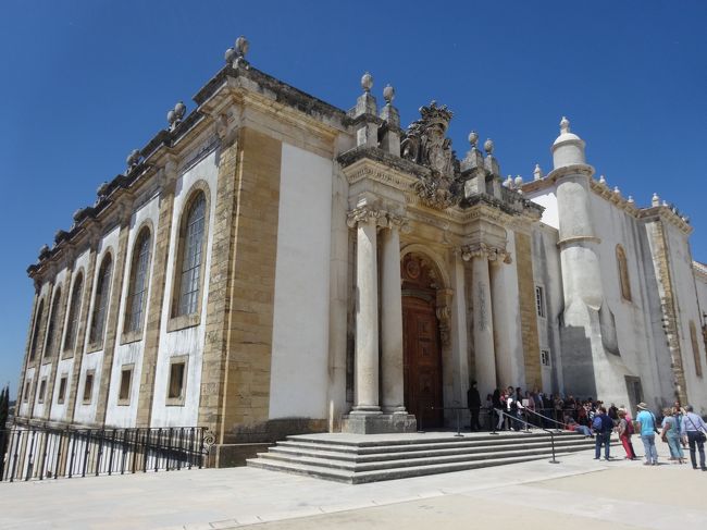 時間になりましたので、お待ちかねのジョアニア図書館に。3階建てで観光は3階から入り（写真の所）1階から出ることになります。所要30分弱。<br /><br />内部は撮影禁止です。ハリーポッターなんかで描かれる図書館そのものです。