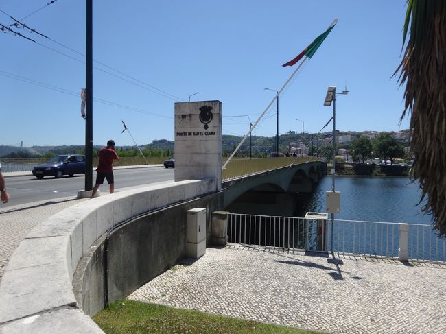 おなかも満たされたので、サンタクララ橋を渡り、対岸へ