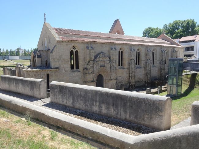 旧サンタクララ修道院。<br />建物修復は終わっているようですが、ステンドグラスなどは無い模様。内部はわかりません。<br />なぜなら、、、、、