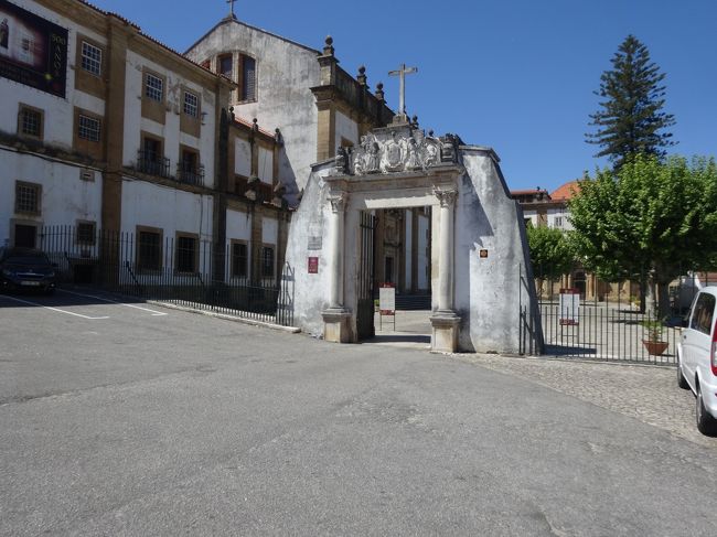 気を取り直し、シンサンタクララ修道院へ丘上り。<br />大学丘よりこちらの方が急な坂で厳しいです。<br />修道院入り口。門をくぐり左側に入り口があります。