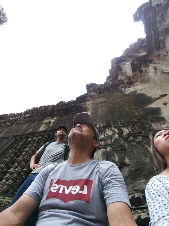 みんな汗だく。<br /><br />凄い湿気ある暑さではやくもバテてきた。