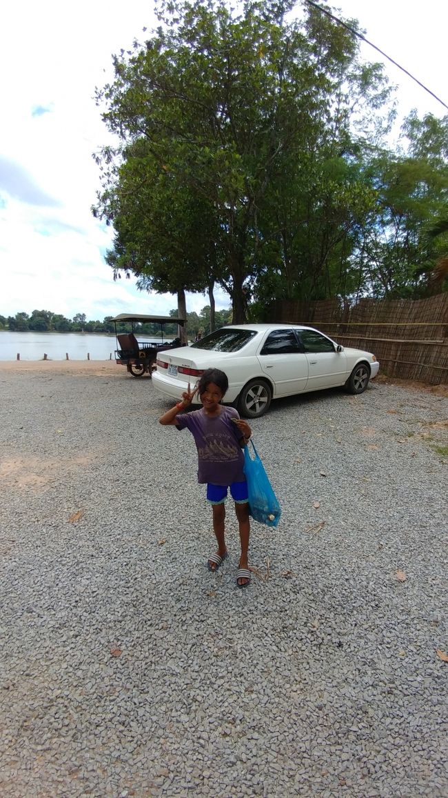 お土産売りは皆美形。<br /><br />可愛いからついつい買っちまう。