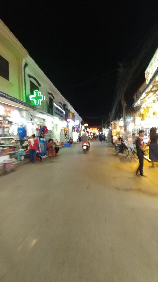 アンコールナイトマーケットあたりへ