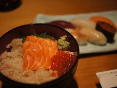 晩御飯は空港内のレストランで。北海道感を出しつつ。