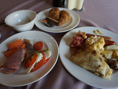 ●朝食＠メトロポルホテル・リガ

これは、僕のチョイス。
パンいらなかった…(笑)。
サーモン、ニシンがとっても美味しかったです。