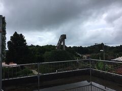 今は登れなくなった、なごみの塔が見える展望台へ。