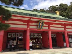 安徳天皇を祀った神社、赤間神宮。
平家の亡霊に耳を持って行かれたあの耳なし芳一の芳一堂もあります