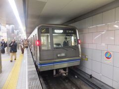 まずはホテル最寄りの駅から地下鉄で梅田へ移動します。