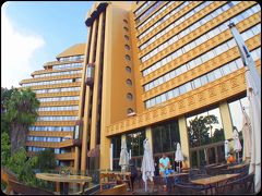 【～サンシティ(Sun City)の様子～】

Cascades hotel カスケードホテルの全貌。この裏にゴルフ場（ゲーリープレイヤー）があります。