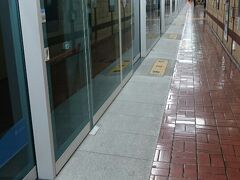 ９月５日火曜日です。

ホテルがある草梁駅は比較的空いている感じですかね？
って早朝だから？

朝ごはんの「アワビがゆ」を食べに釜山駅に向かいます。
歩いても行ける距離らしいですが一駅でも電車で。

