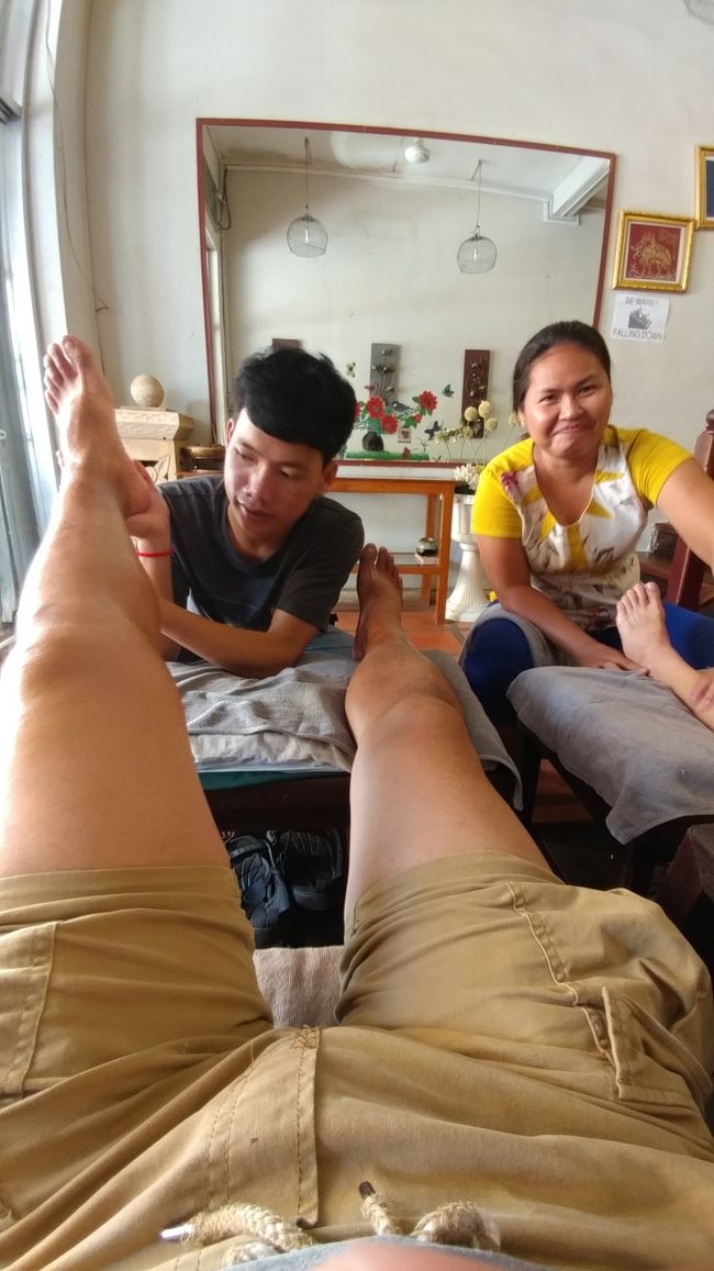 パブストリートはずれ、アンコールナイトマーケット近くのバライスパ<br /><br />ここのほうが昨夜よかよっぽどよかったよ。