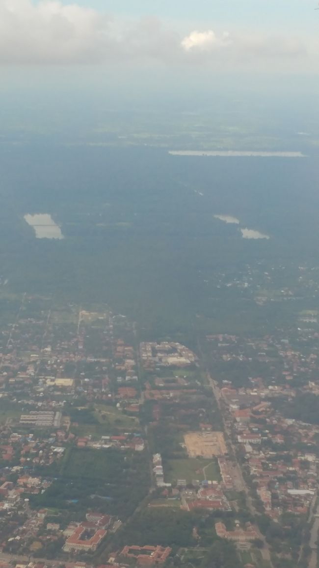 おおっ<br /><br />アンコールワットがみえた。でっかいね